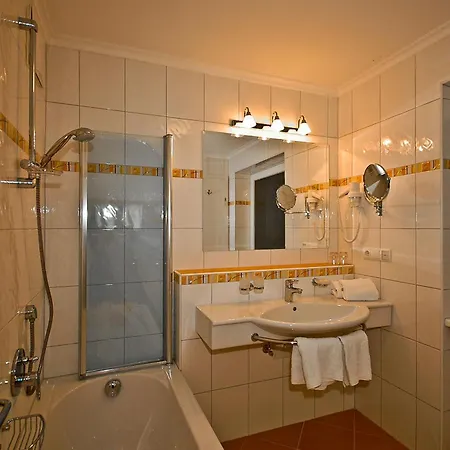 Hotel & Garni Knauer 3*